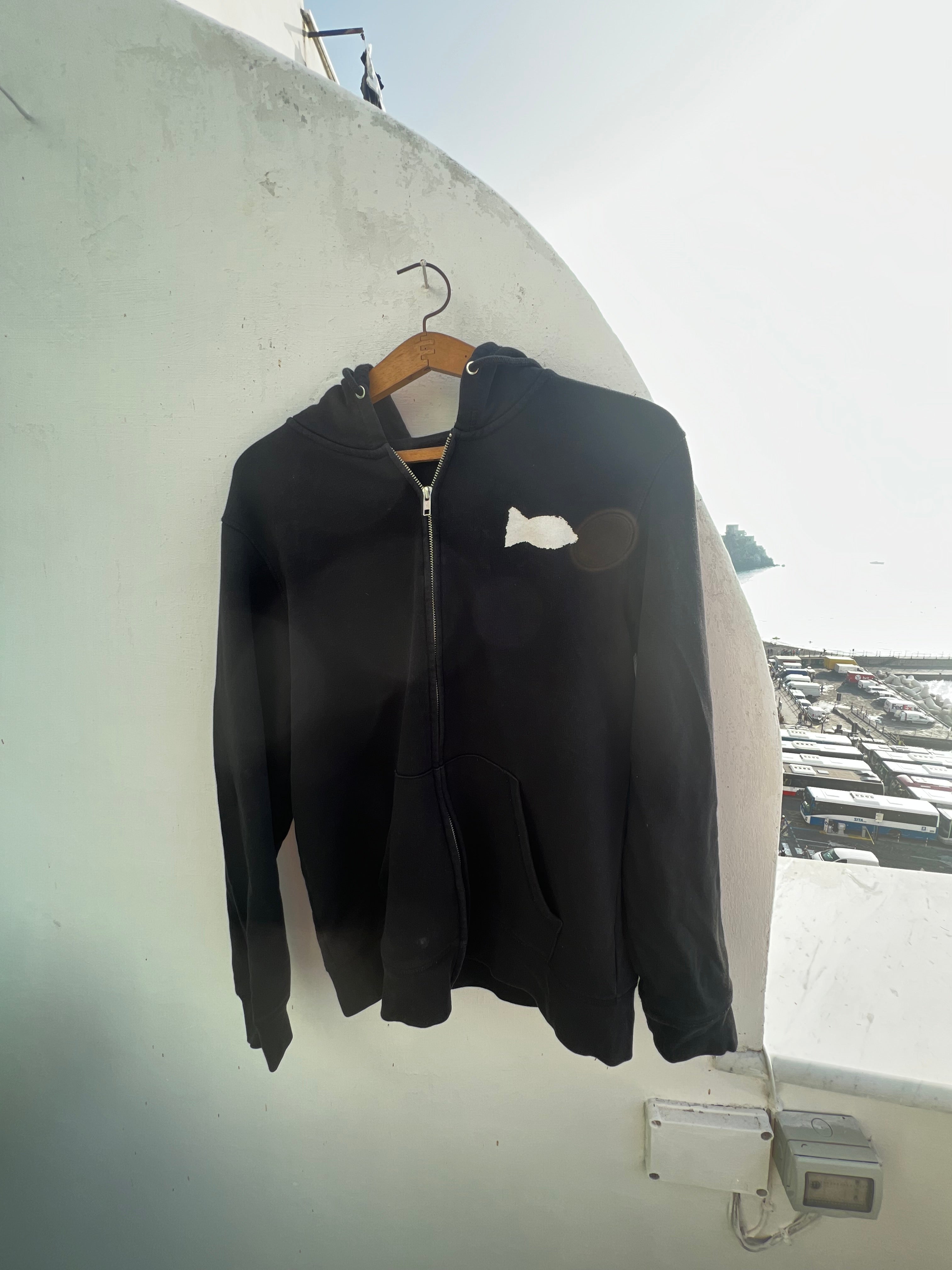 The black hoodie "Pesce" with  zip  _ felpa "Pesce" con zip e cappuccio - JP Amalfi